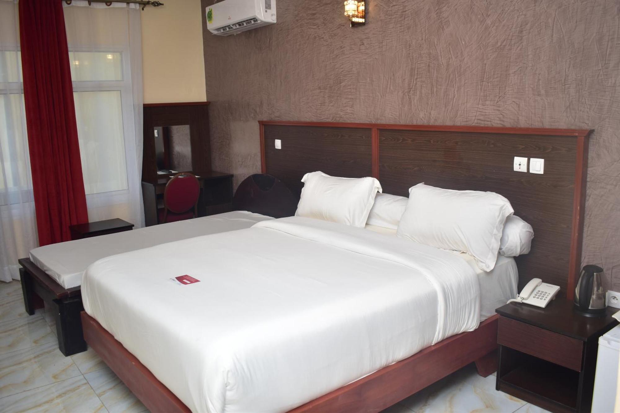 Safyad Hotel Yaounde Bagian luar foto