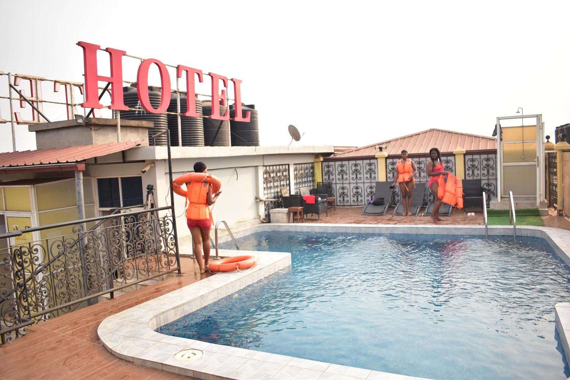Safyad Hotel Yaounde Bagian luar foto