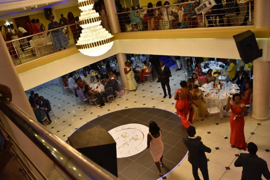 Safyad Hotel Yaounde Bagian luar foto
