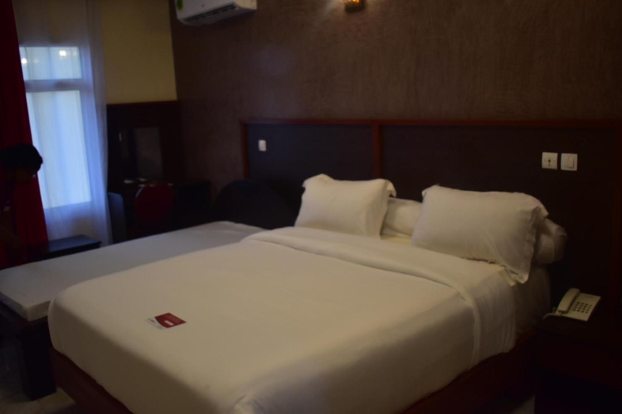 Safyad Hotel Yaounde Bagian luar foto