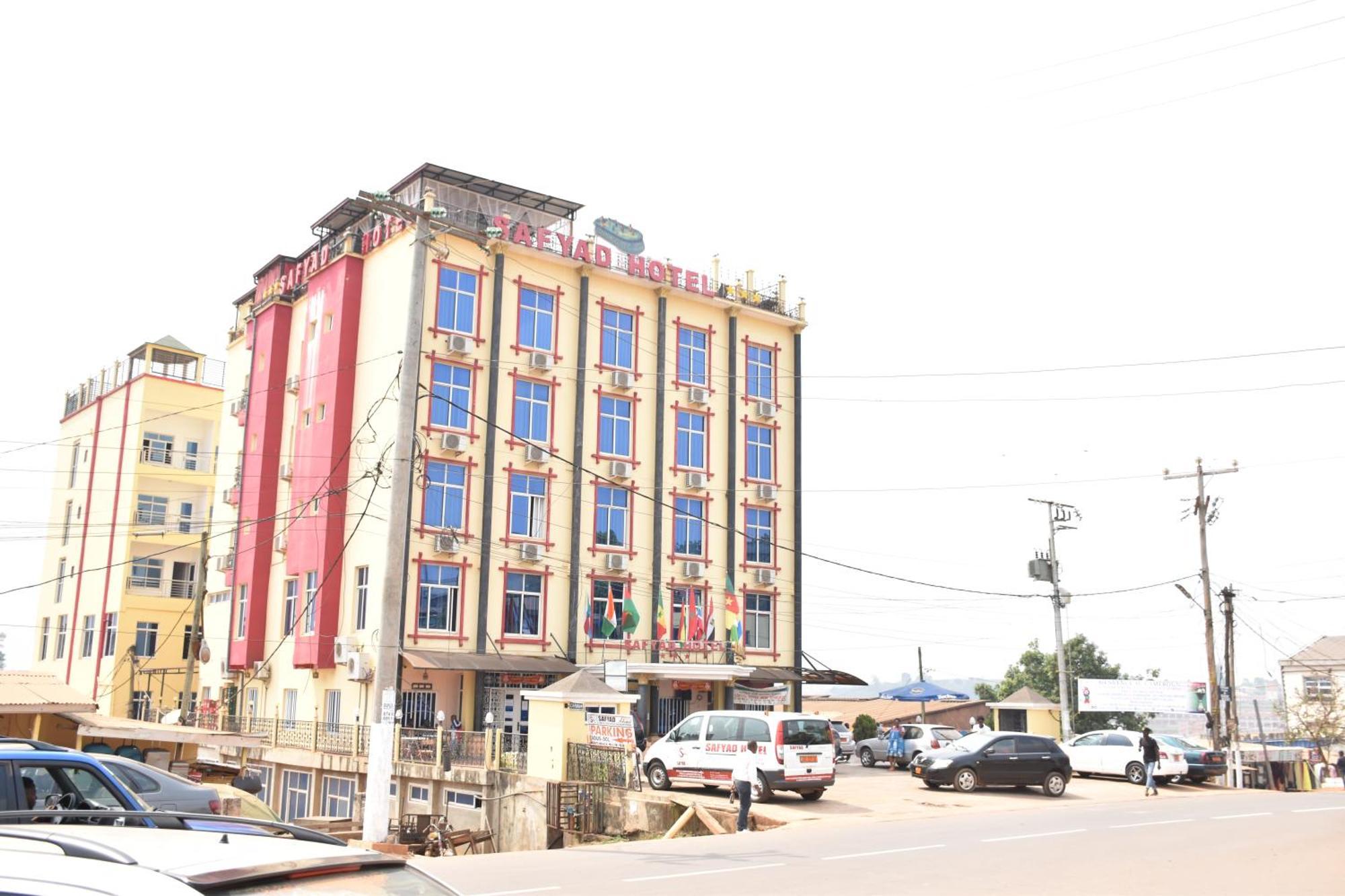 Safyad Hotel Yaounde Bagian luar foto