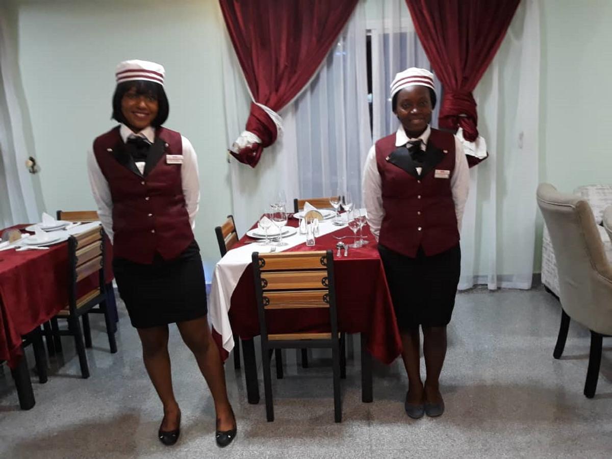Safyad Hotel Yaounde Bagian luar foto