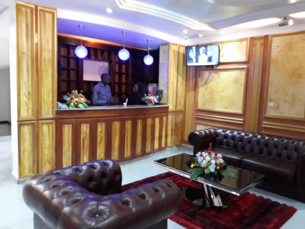 Safyad Hotel Yaounde Bagian luar foto