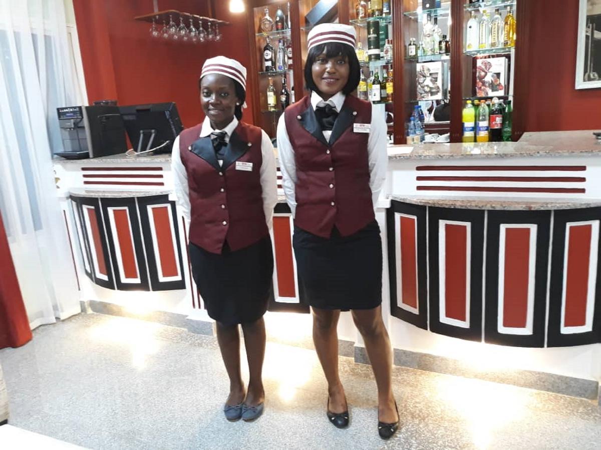 Safyad Hotel Yaounde Bagian luar foto