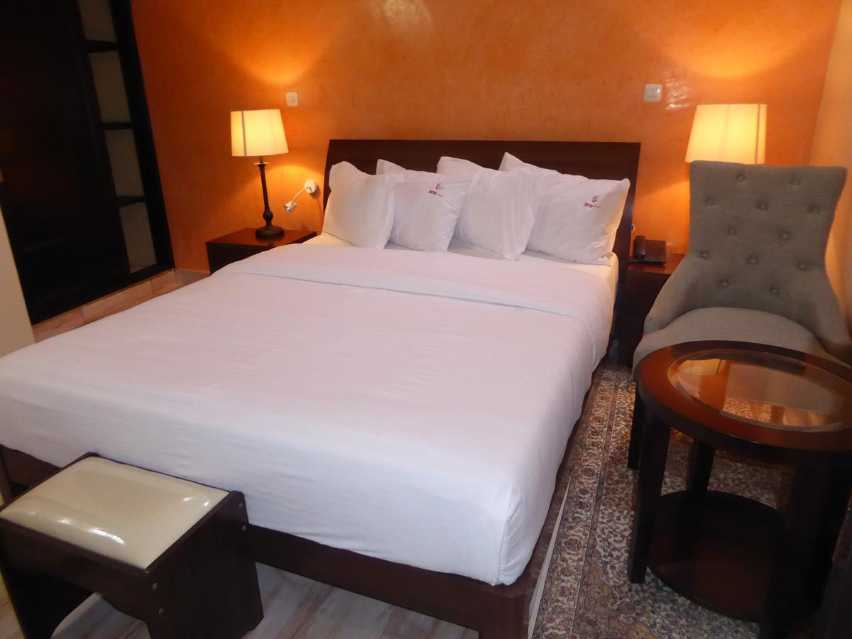 Safyad Hotel Yaounde Bagian luar foto