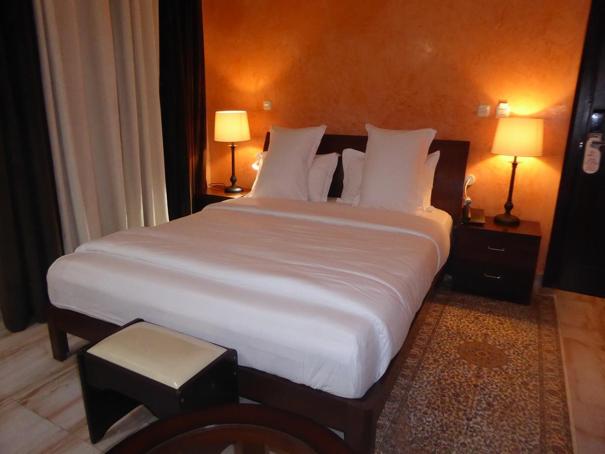 Safyad Hotel Yaounde Bagian luar foto