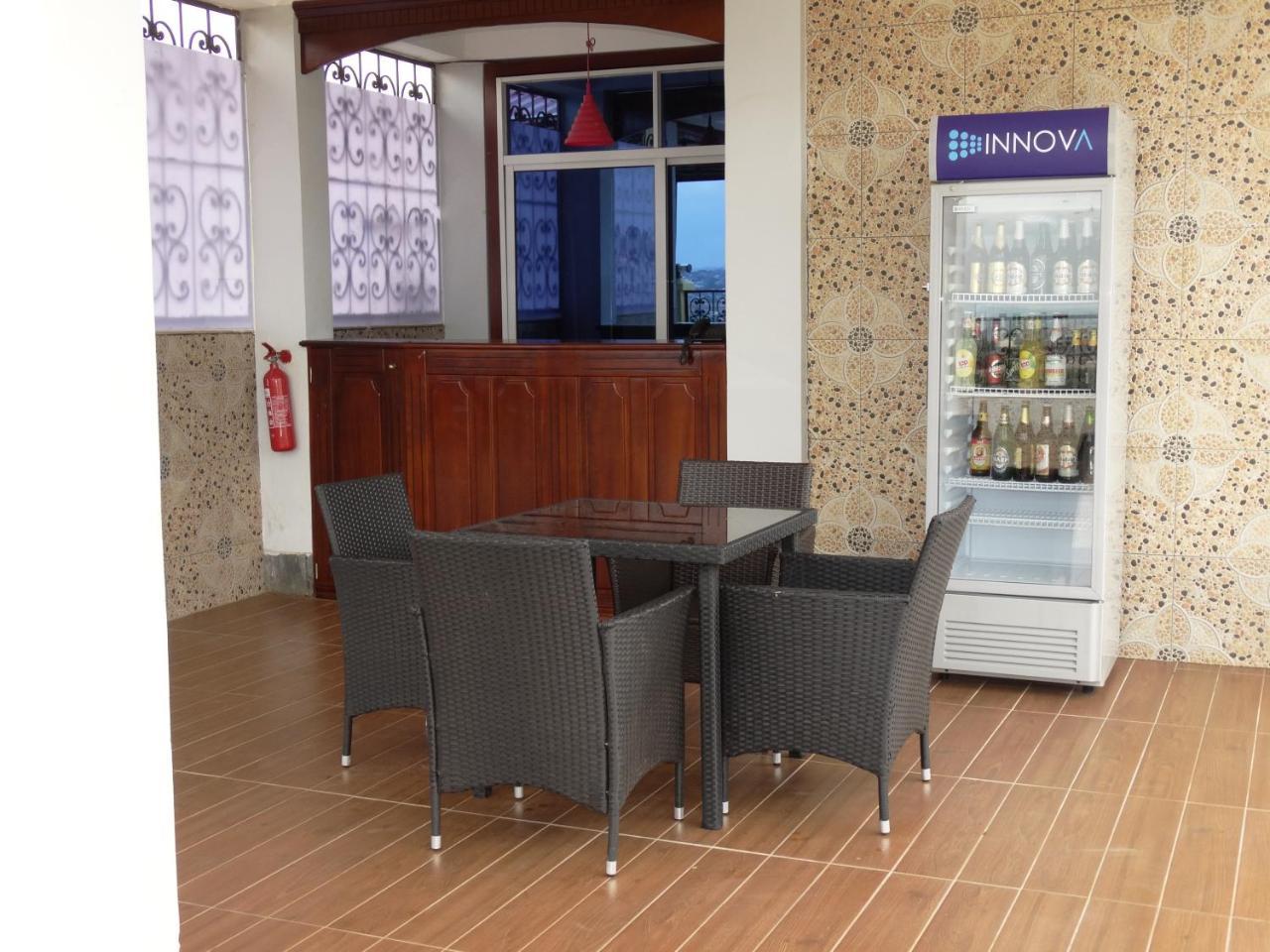 Safyad Hotel Yaounde Bagian luar foto